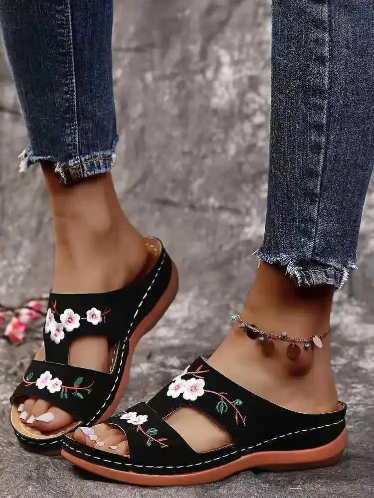 Women Slippers Embroider Flowers Leather Sandals